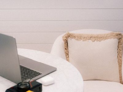 Comfortable workspace setup for relaxation